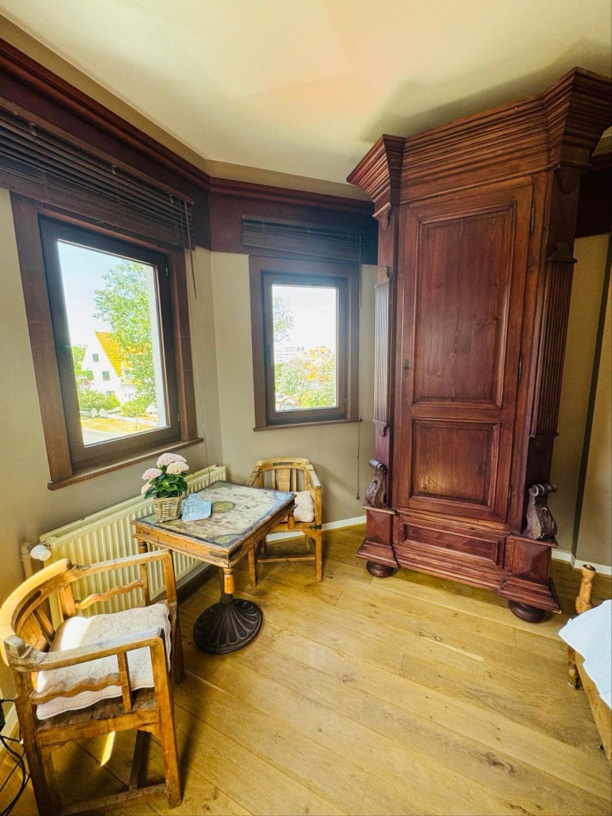 Ruime Slaapkamers Met Badkamers In Belle Epoquevilla- Concessiewijk Де-Хаан Экстерьер фото